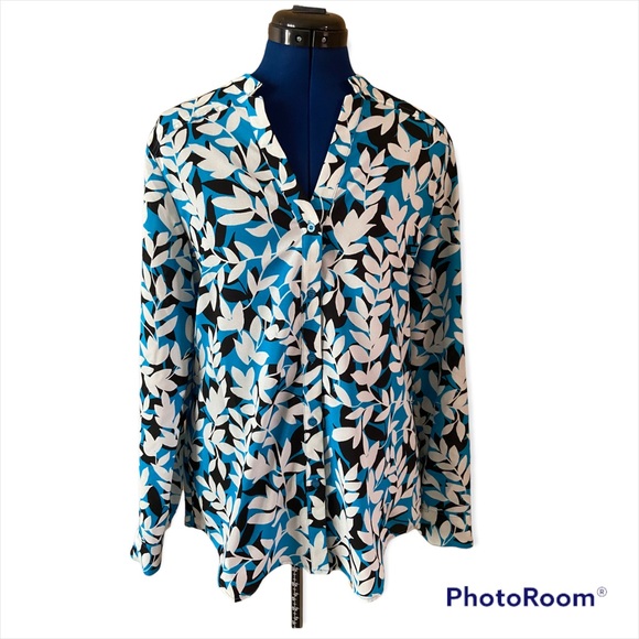 Karl Lagerfeld Tops - Karl Lagerfeld Paris Print V neck Modest Blouse Top Size M